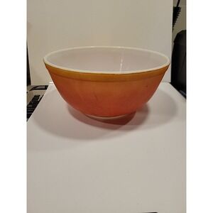 PYREX Vintage Flamingo  Nesting  Mixing Bowl.  Orange.   403  2.5 Quart